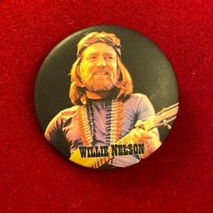 ✨ SOLD ✨ Vintage Willie Nelson pin